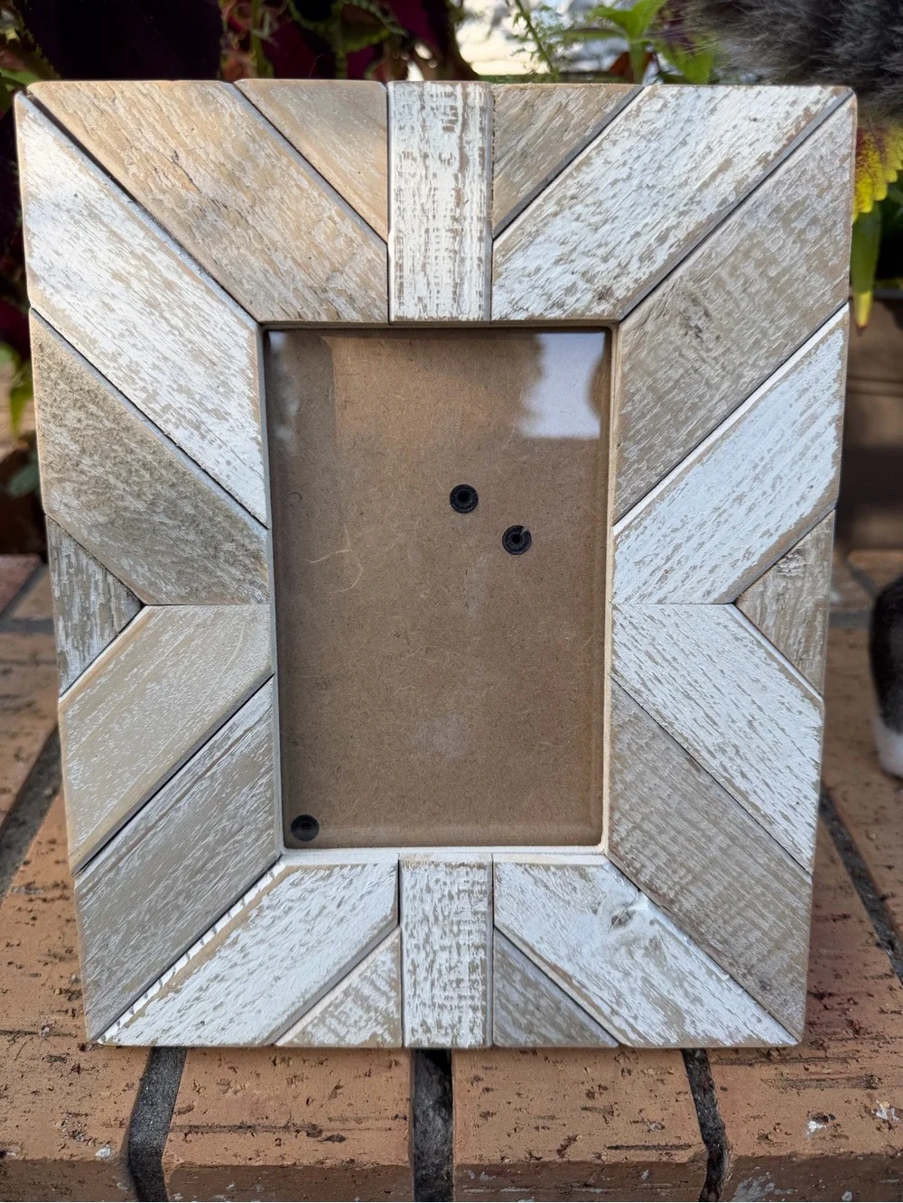Rustic Whitewash Chevron Wood 4X6 Picture Frame - Home Accents Beautiful Cond.